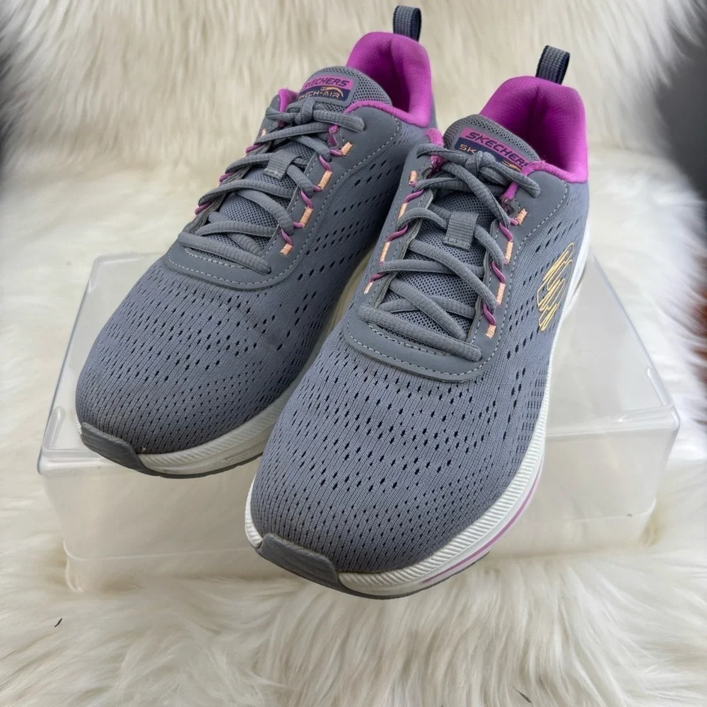 SKECHERS WOMAN SNEACKERS SIZE8.5  RUNNING SHOES